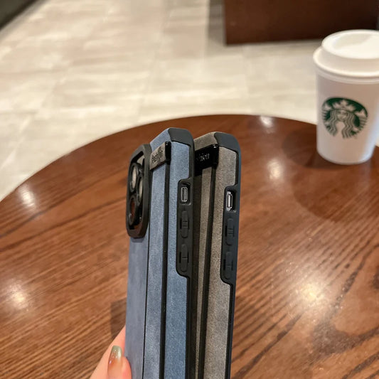 Capa de Couro Premium com Alça de Pulso para iPhone — Proteção Elegante e Confortável