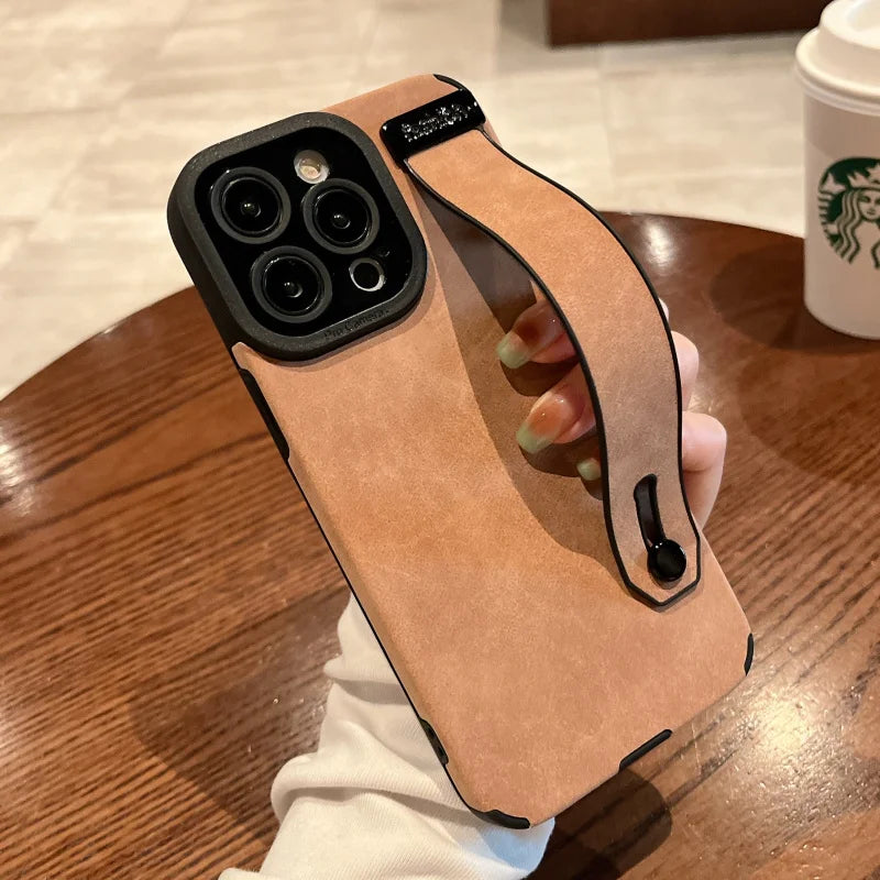Capa de Couro Premium com Alça de Pulso para iPhone — Proteção Elegante e Confortável