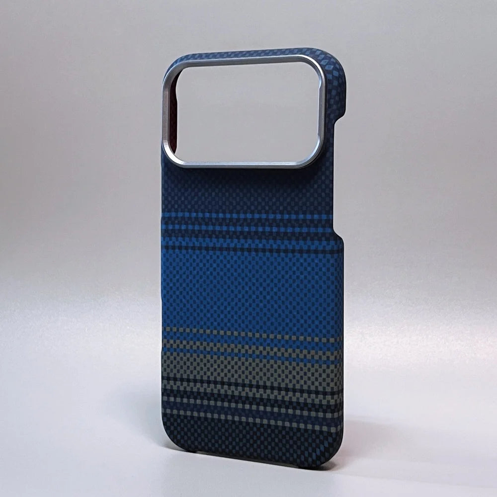 Capa Ultra Fina em Fibra de Carbono para iPhone — Proteção Antichoque com Lente de Câmera em Liga Metálica