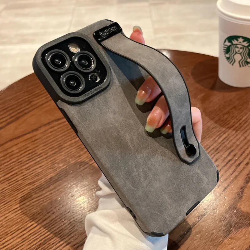 Capa de Couro Premium com Alça de Pulso para iPhone — Proteção Elegante e Confortável