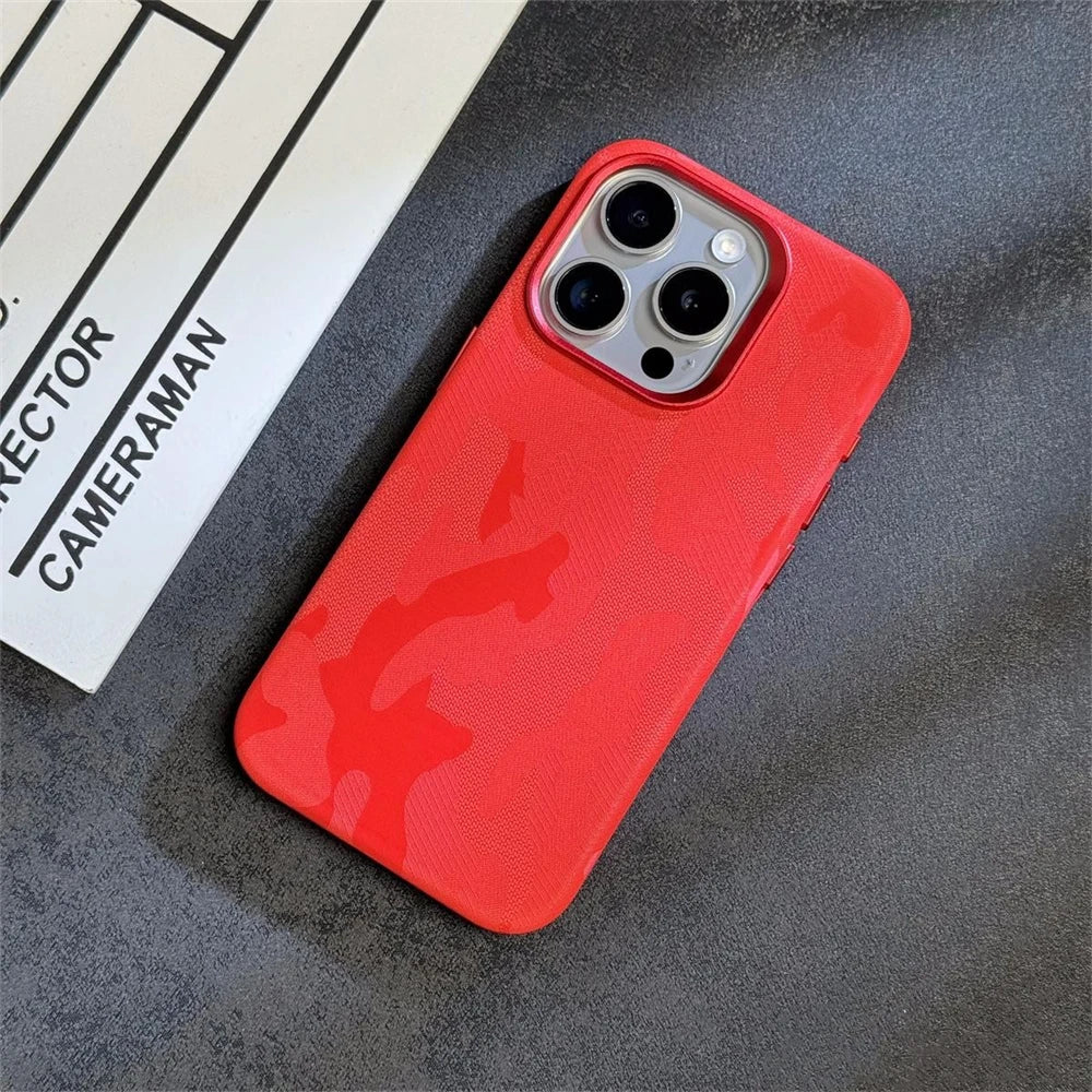 Capa Camuflada de Couro com MagSafe para iPhone — Proteção Antichoque Estilo Armor