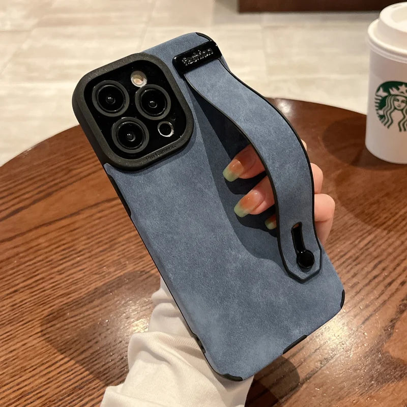 Capa de Couro Premium com Alça de Pulso para iPhone — Proteção Elegante e Confortável