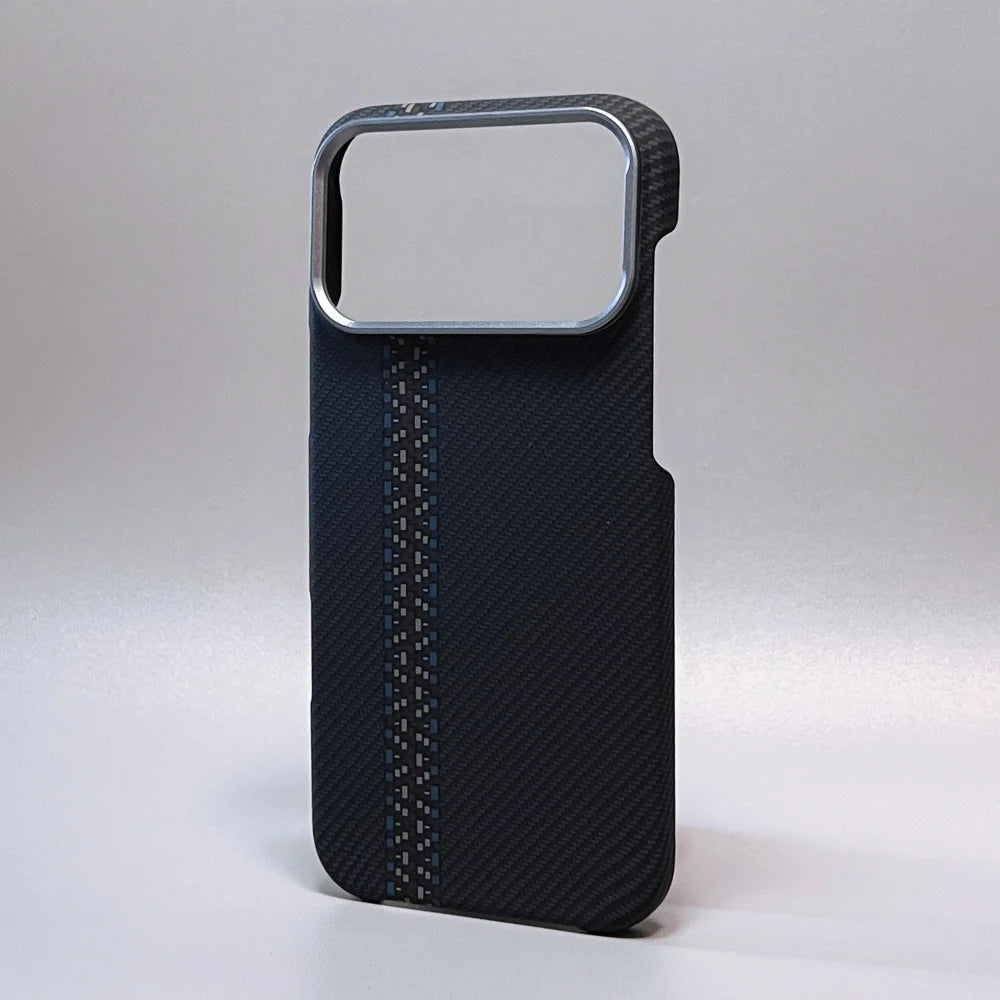 Capa Ultra Fina em Fibra de Carbono para iPhone — Proteção Antichoque com Lente de Câmera em Liga Metálica