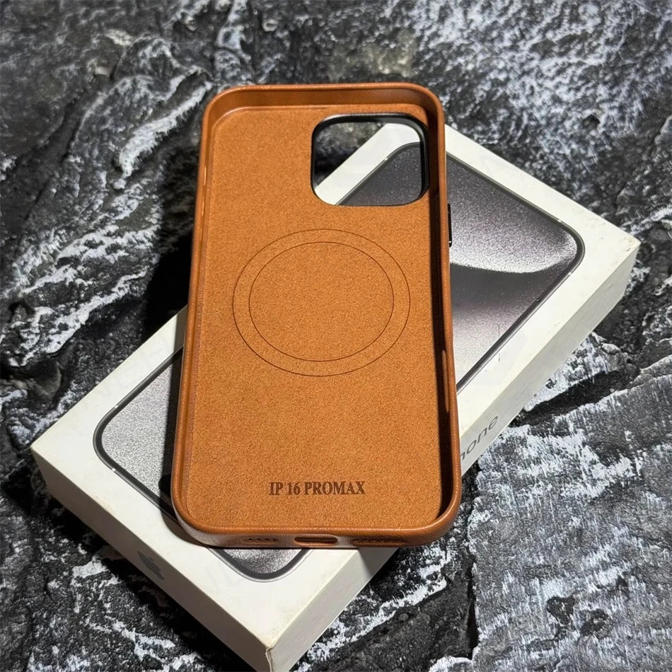 Capa de Couro Crazy Horse com MagSafe para iPhone — Design Vintage e Carregamento Magnético