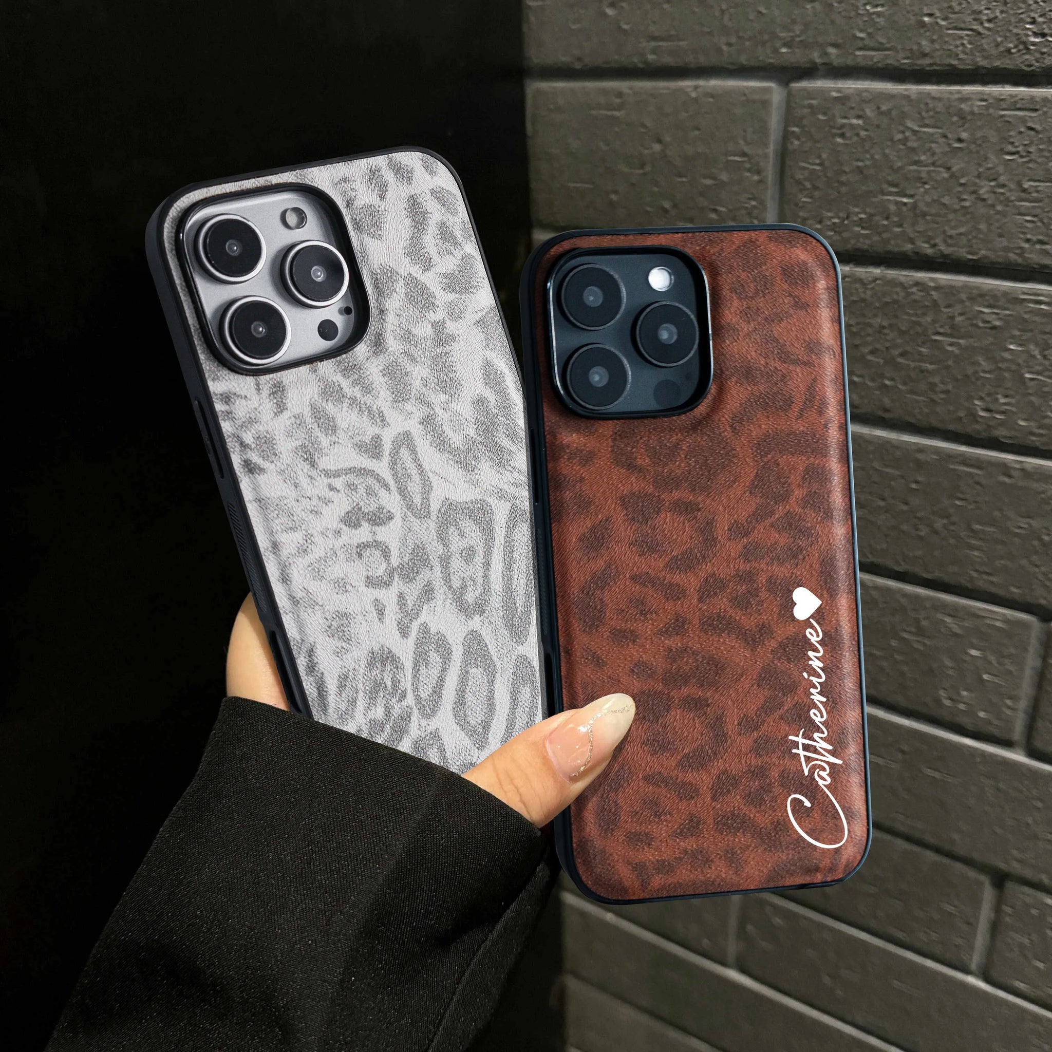 Capa Personalizada com Nome Estampa Leopardo - Couro Macio de Luxo para iPhone