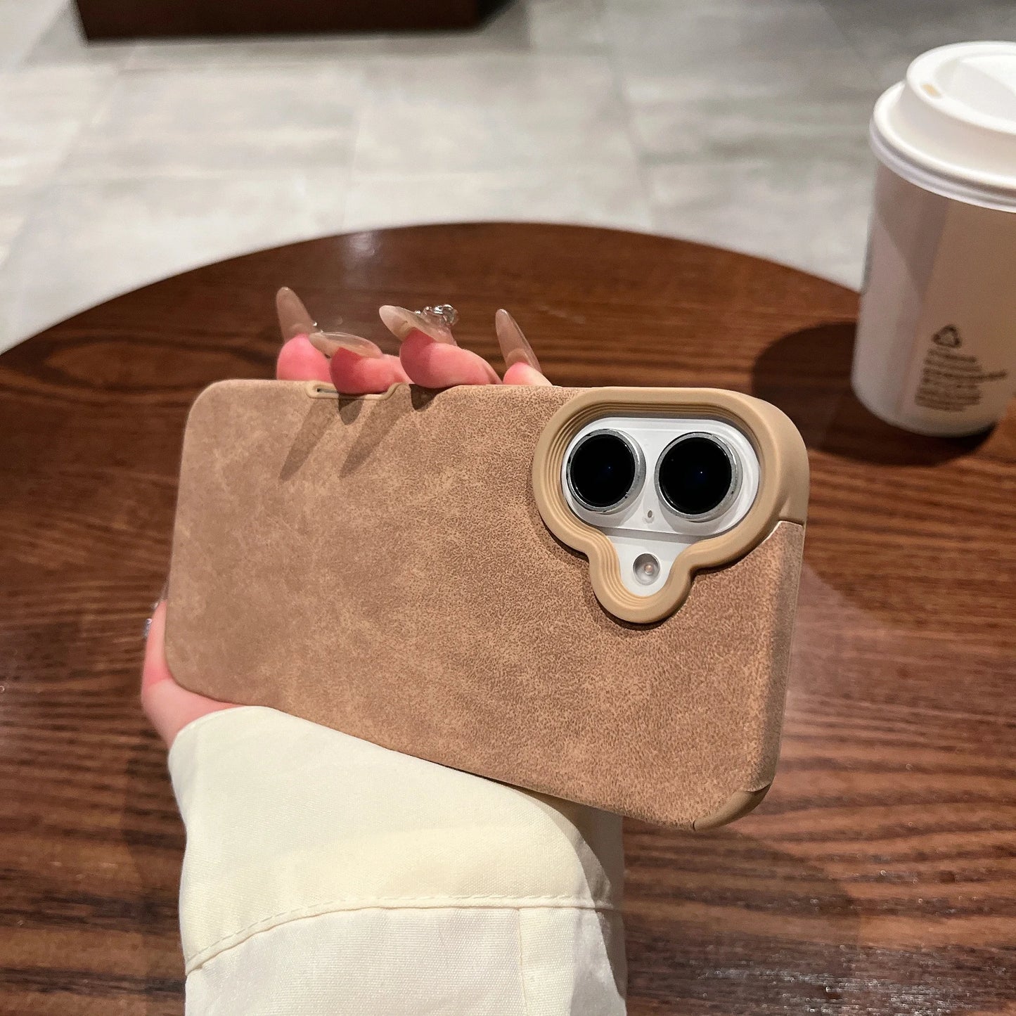 Capa de Couro Camurça Premium com Acabamento Macio para iPhone — Proteção Antichoque e Design Elegante