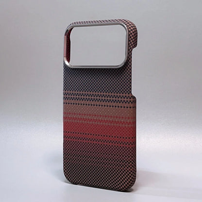 Capa Ultra Fina em Fibra de Carbono para iPhone — Proteção Antichoque com Lente de Câmera em Liga Metálica