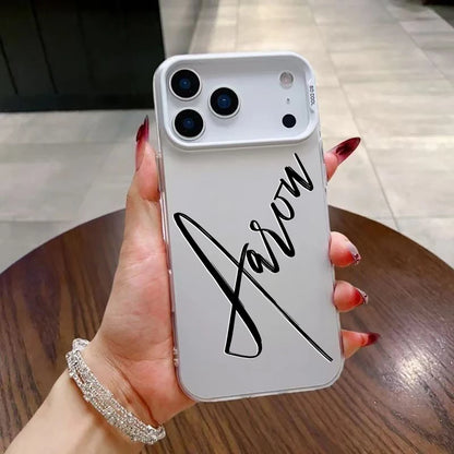 Capa iPhone Personalizada com Nome em Caligrafia — Acabamento Fosco e Impressão UV
