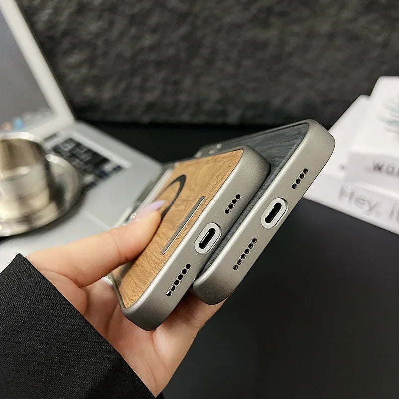 Capa Magnética com Textura Madeira e Couro para iPhone — Compatível com MagSafe e Proteção Premium