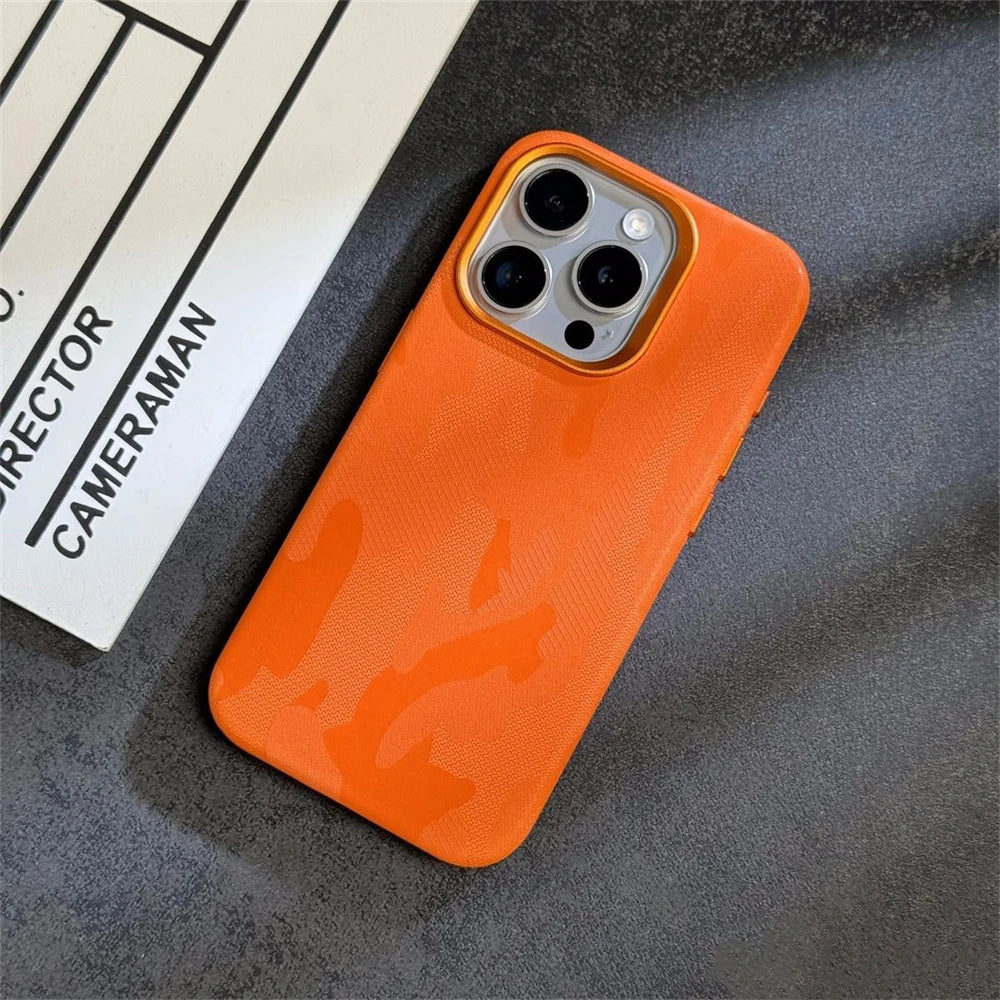 Capa Camuflada de Couro com MagSafe para iPhone — Proteção Antichoque Estilo Armor