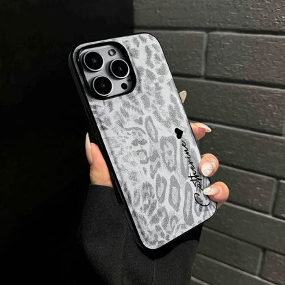 Capa Personalizada com Nome Estampa Leopardo - Couro Macio de Luxo para iPhone