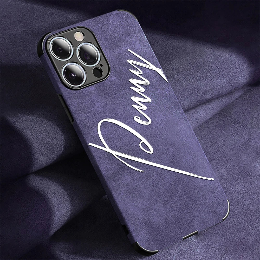 Capa Personalizada com Nome em Caligrafia — Couro Premium e Proteção Antichoque