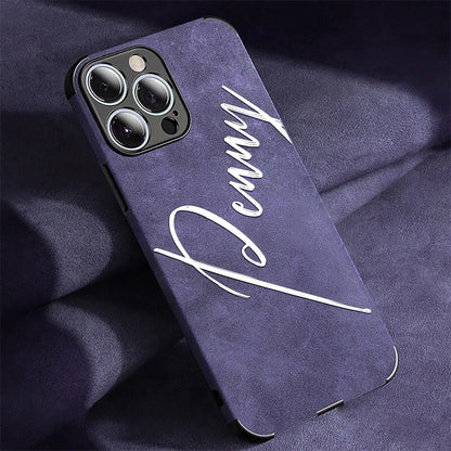 Capa Personalizada com Nome em Caligrafia — Couro Premium e Proteção Antichoque