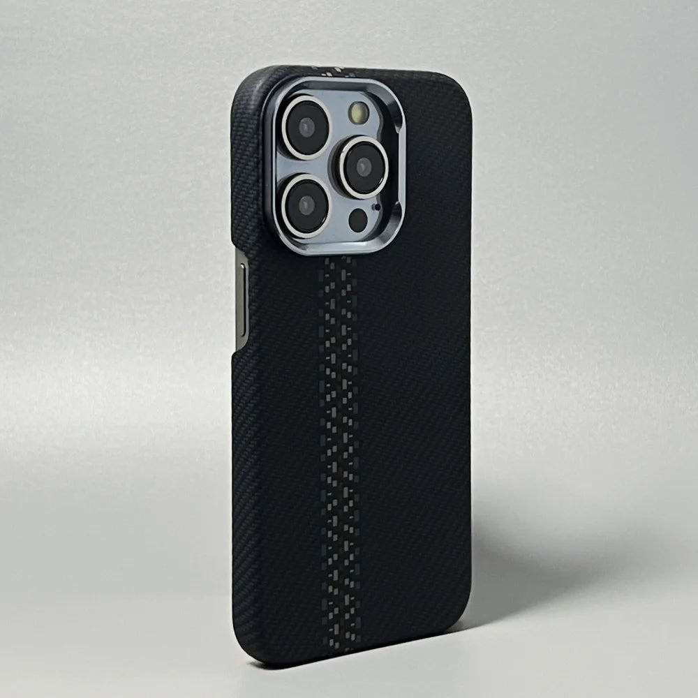Capa Ultra Fina em Fibra de Carbono para iPhone — Proteção Antichoque com Lente de Câmera em Liga Metálica