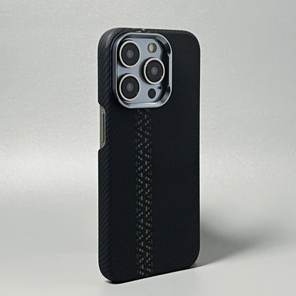 Capa Ultra Fina em Fibra de Carbono para iPhone — Proteção Antichoque com Lente de Câmera em Liga Metálica