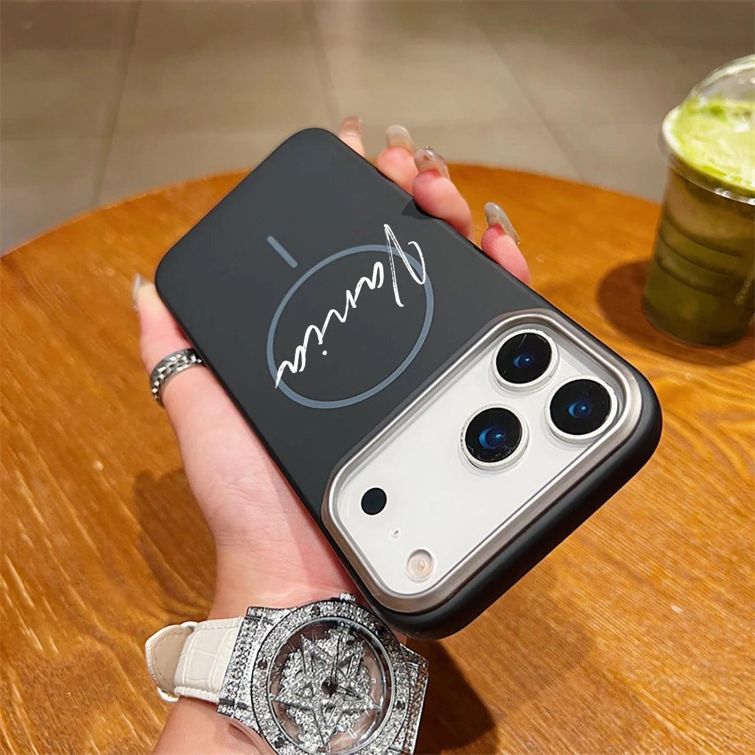 Capa Iphone Personalizada com Nome — Magnética, Antichoque e Compatível com Carregamento Sem Fio