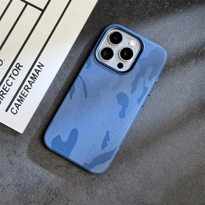 Capa Camuflada de Couro com MagSafe para iPhone — Proteção Antichoque Estilo Armor