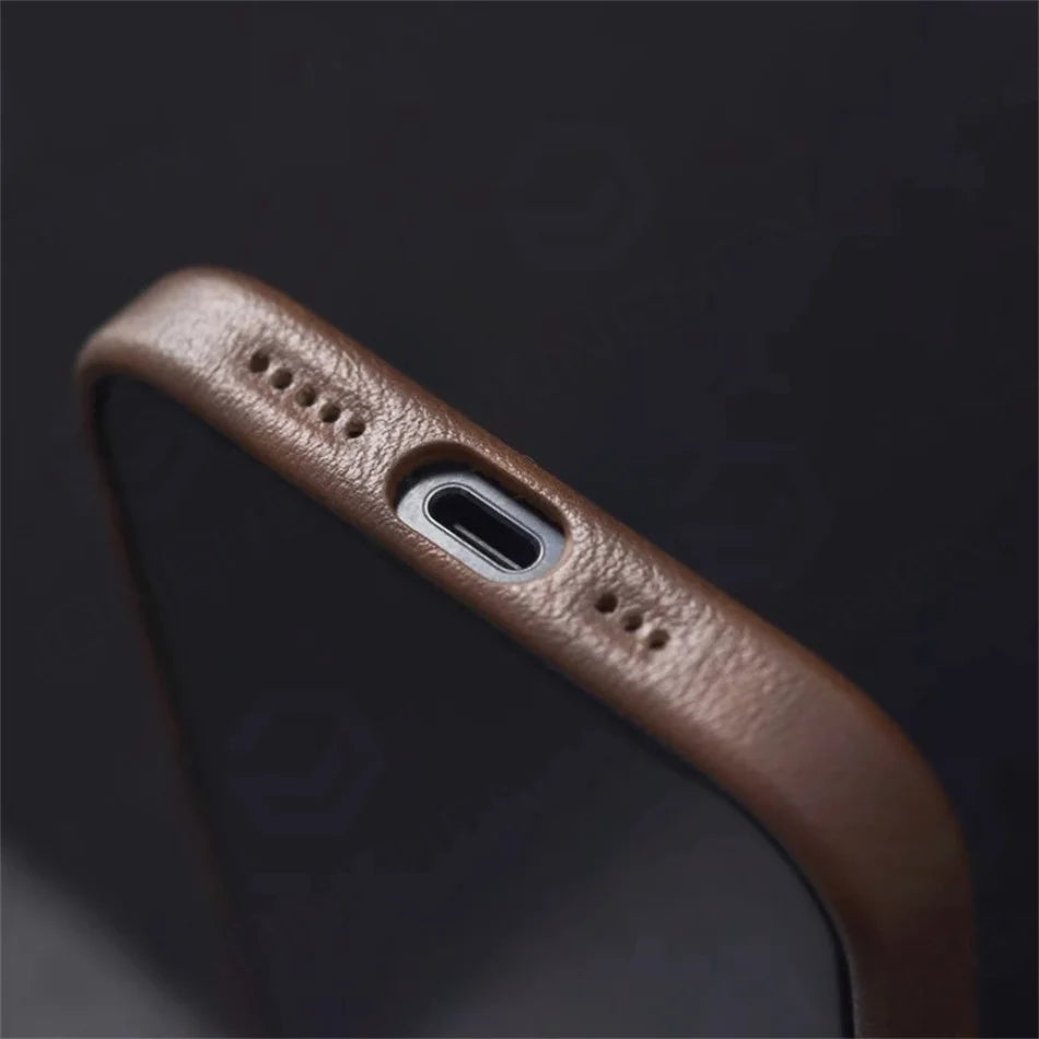 Capa de Couro Crazy Horse com MagSafe para iPhone — Design Vintage e Carregamento Magnético