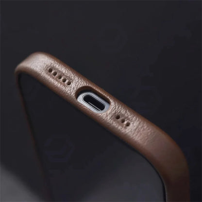 Capa de Couro Crazy Horse com MagSafe para iPhone — Design Vintage e Carregamento Magnético