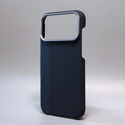 Capa Ultra Fina em Fibra de Carbono para iPhone — Proteção Antichoque com Lente de Câmera em Liga Metálica