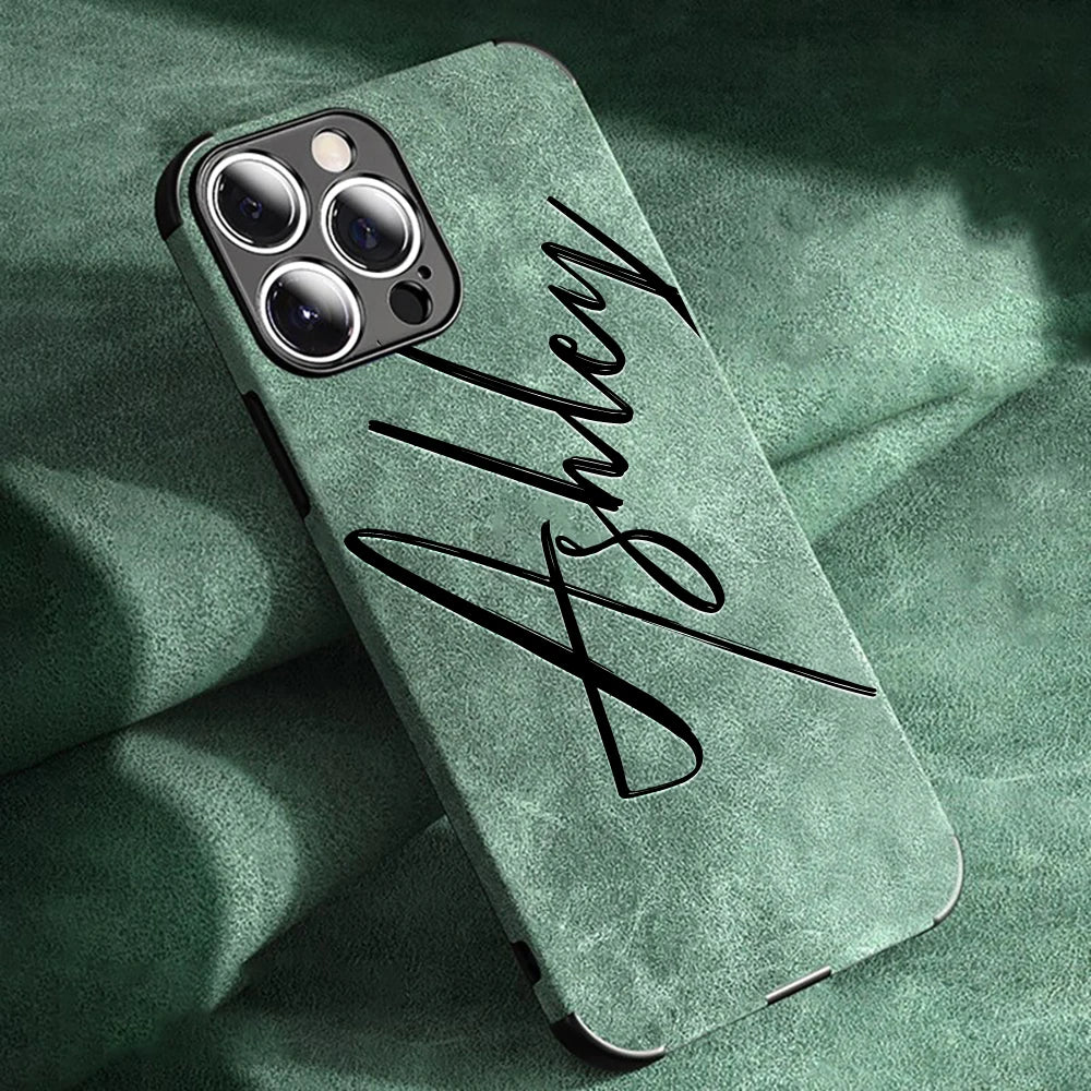 Capa Personalizada com Nome em Caligrafia — Couro Premium e Proteção Antichoque