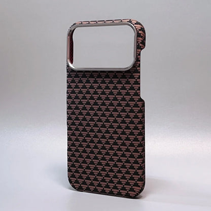 Capa Ultra Fina em Fibra de Carbono para iPhone — Proteção Antichoque com Lente de Câmera em Liga Metálica