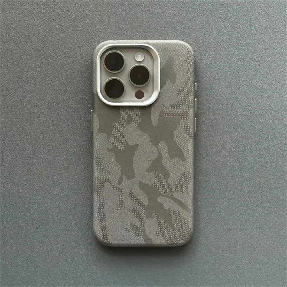 Capa Camuflada de Couro com MagSafe para iPhone — Proteção Antichoque Estilo Armor