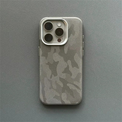 Capa Camuflada de Couro com MagSafe para iPhone — Proteção Antichoque Estilo Armor