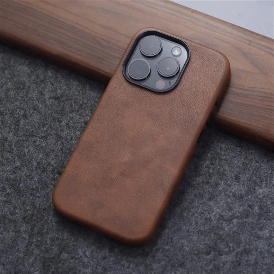 Capa de Couro Crazy Horse com MagSafe para iPhone — Design Vintage e Carregamento Magnético