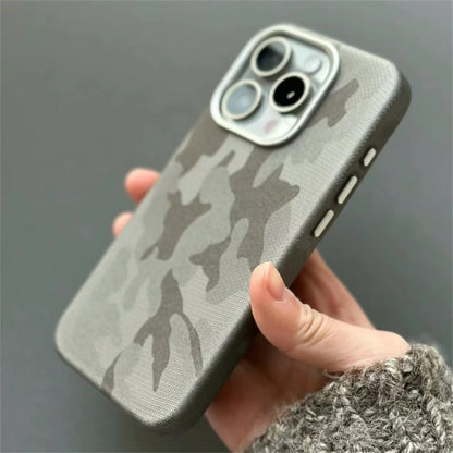 Capa Camuflada de Couro com MagSafe para iPhone — Proteção Antichoque Estilo Armor