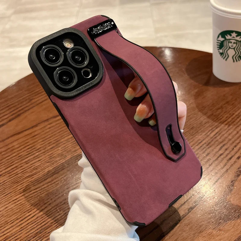 Capa de Couro Premium com Alça de Pulso para iPhone — Proteção Elegante e Confortável