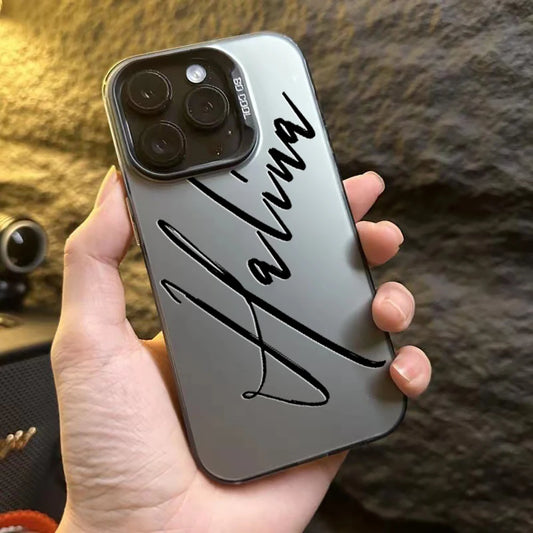 Capa iPhone Personalizada com Nome em Caligrafia — Acabamento Fosco e Impressão UV