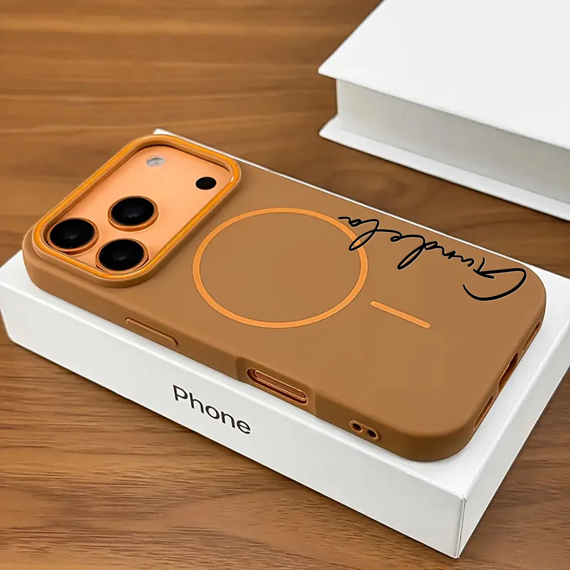 Capa iPhone Magnética Personalizada com Nome — Fosca, Antichoque e Impressão UV