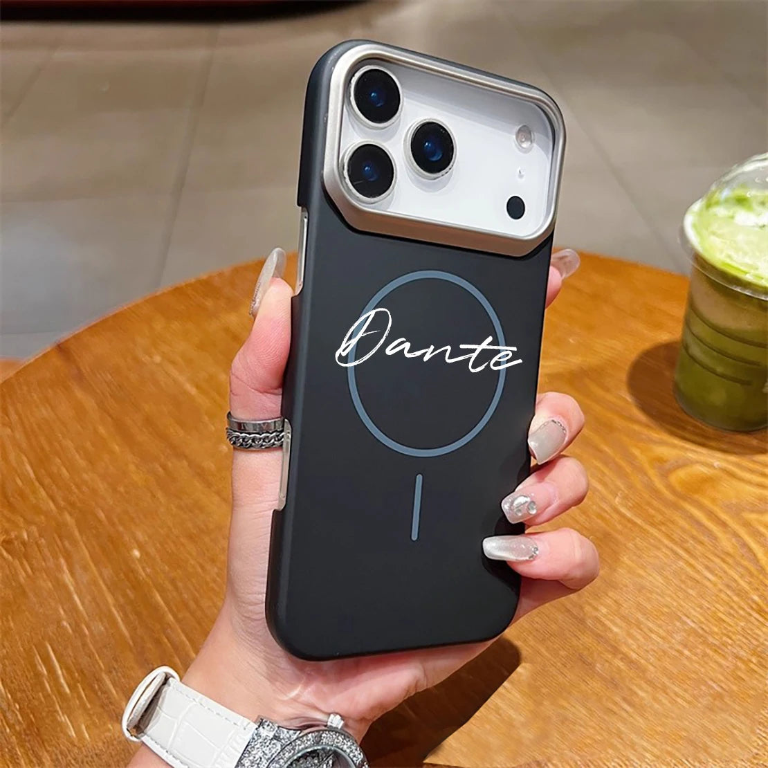 Capa Iphone Personalizada com Nome — Magnética, Antichoque e Compatível com Carregamento Sem Fio
