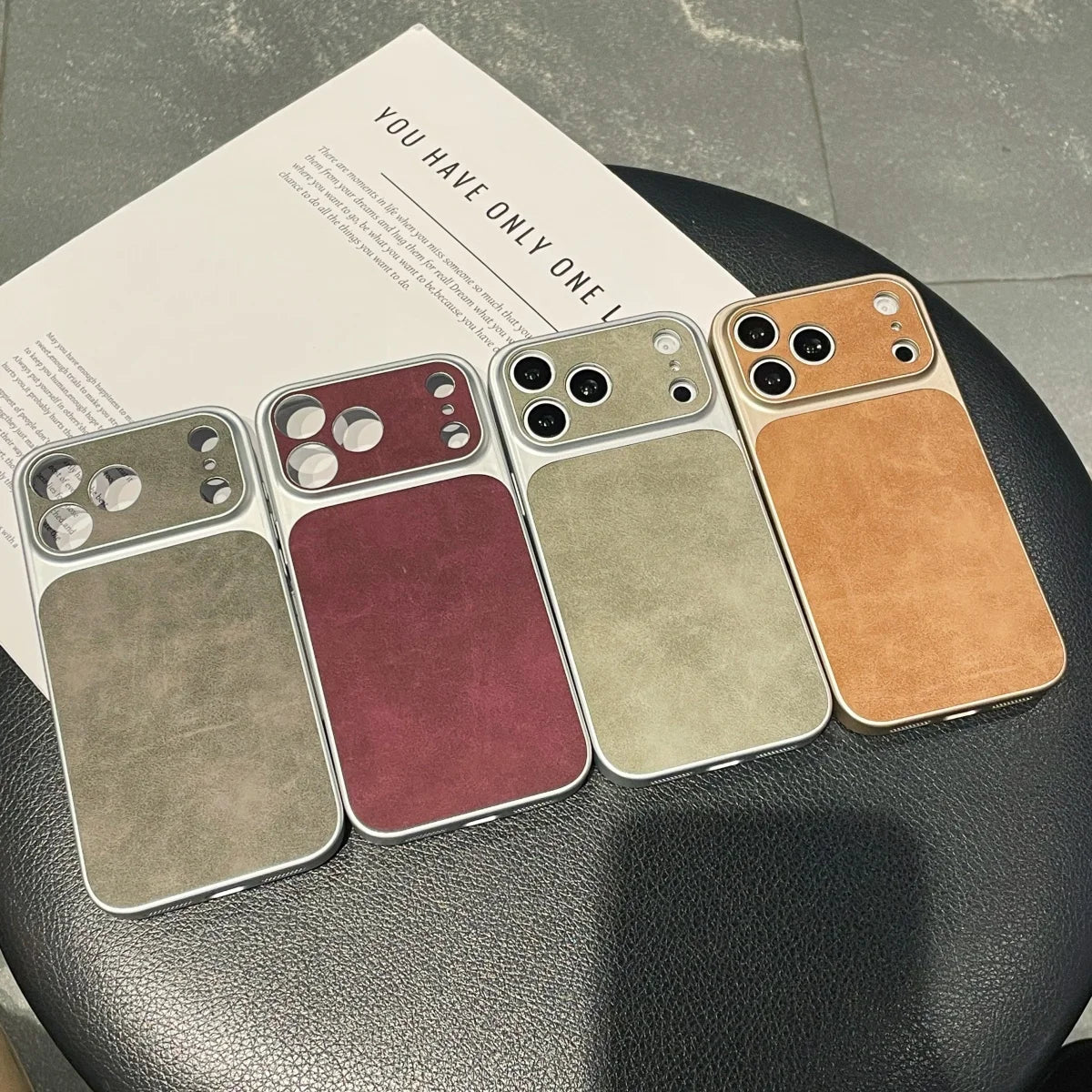 Capa de Couro Premium com Proteção de Câmera Deslizante para iPhone — Segurança e Design Elegante